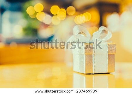 Selective focus Gift box - Vintage effect style pictures