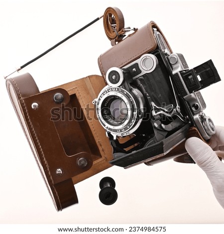 Folding Medium Format Camera 6x6 and 6x9 cm in Genuine Brown Case