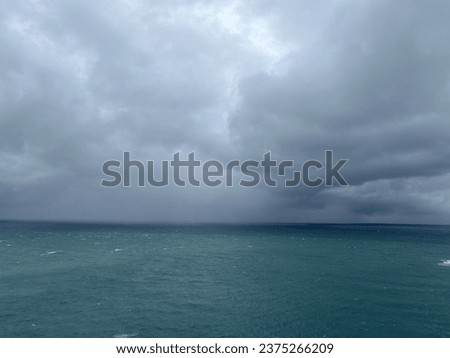 Picture of the sea about to rain with clouds and the blue sea