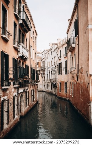 old architecture, panoramic shots, good lighting, narrow canals, Venice Italy