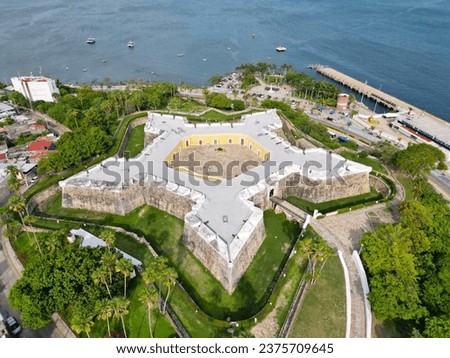 San Diego Fort Facing the Sea: Horizontal Aerial Perspective in Acapulco, Mexico