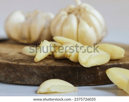 garlic bulbs that are peeled and cut into two parts as a cooking spice.