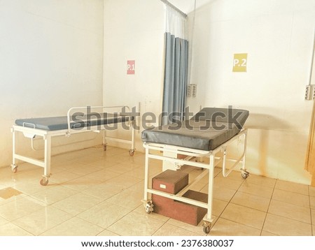 bed in a hospital emergency room