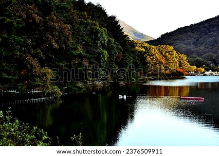 These are various landscapes with autumn foliage in Sanjeong Lake, Pocheon-si. The calm lake and the autumn scenery reflected by the sunlight go well.