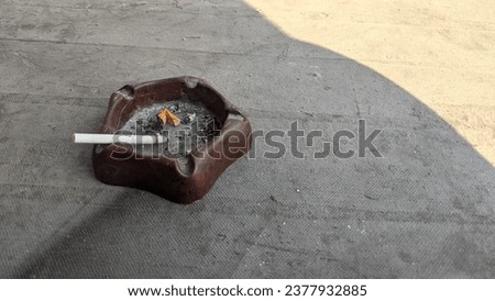 picture of cigarettes on ashtray 