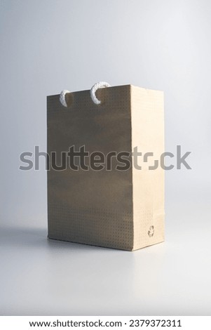 Picture of a paper bag with a recycling stamp and placed on a white background.