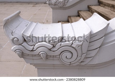 Head of the stairs of an important building Carved into beautiful patterns, adding value and elegance to buildings.