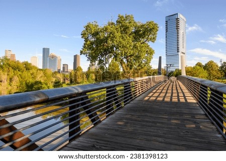 The Rosemont pedestrian Bridge crossing over Buffalo Bayou with a view of downtown Houston skyscrapers. Texas, USA