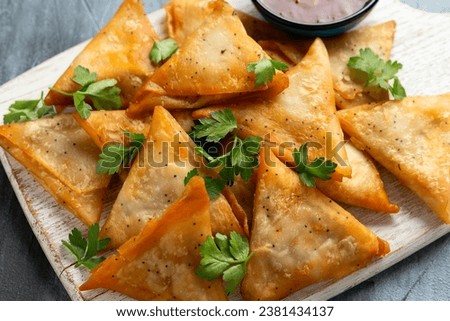 Poppy seeds Vegetable samosa served with sweet chilli sauce