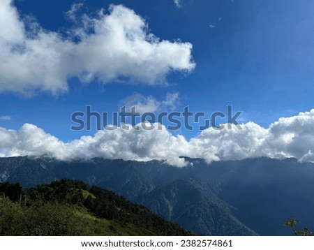 Take pictures of beautiful mountain scenery and cloud scenery on Mount Hehuan