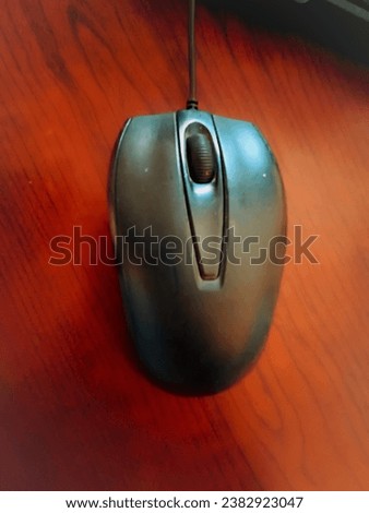 Image of a mouse on the table