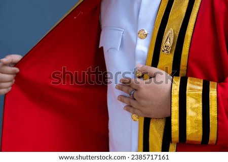The Great Way Graduation Mat that people wear on graduation day. It was a red dress and the college's eyes were a bright, beautiful color.