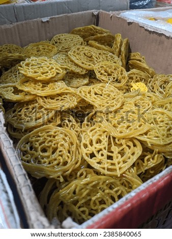 Noodle crackers are a complementary food to soupy foods 