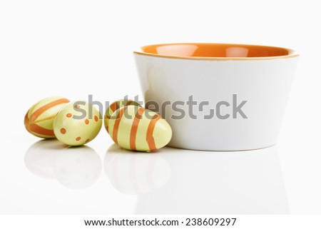 Colorful bowls and decorative Easter eggs