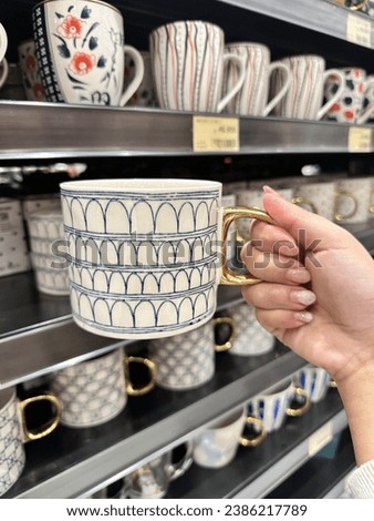 Aesthetic mugs that I found at the fresh market with gold decoration and minimalist patterns that give an aesthetic impression