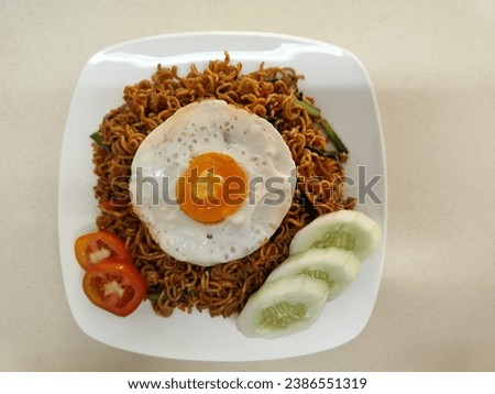 spicy fried noddles with an egg tomato 