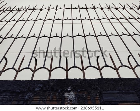 Wall and wire fence to prevent thieves Anti-climb