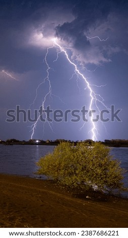 amazing lightning and strong thunderstorm in UAE and Dubai 