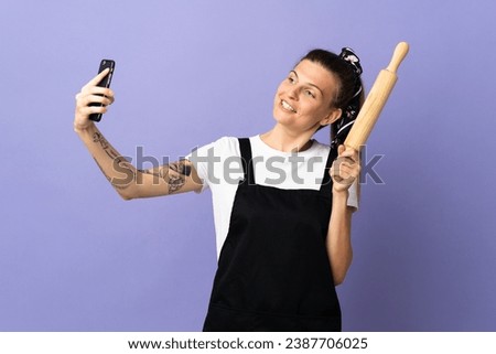 Cooker Slovak woman isolated on purple background making a selfie