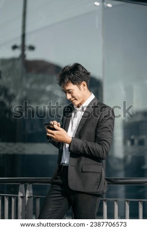 Businessmen using smartphone payments online shopping.