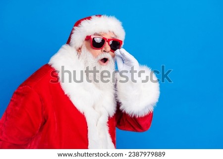 Photo portrait of retired old man cover mouth share secret wear trendy santa claus costume coat isolated on blue color background
