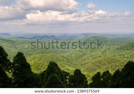 The Blue Ridge Parkway, Famous Road linking Shenandoah National Park to Great Smoky Mountains National Park