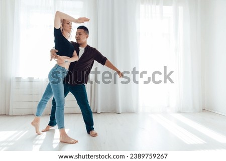 Man and woman dancing to bachata music