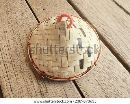 A small confectionery cover woven from rattan, a handicraft of Thai people. It's beautiful and cheap.