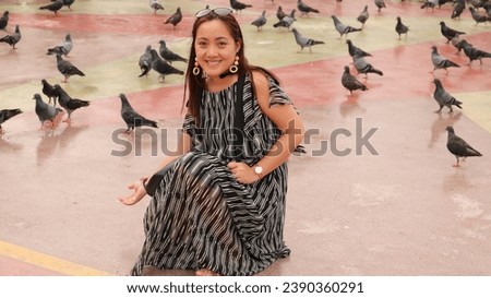 The beauty took pictures with pigeons in the capital Male - Maldives
Morning of November 9, 2023 in Male - Maldives