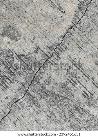 a crack in concrete with a crack in it.