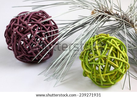 Pedig decoration - puprle and green tangled balls with white pine needles on light desk