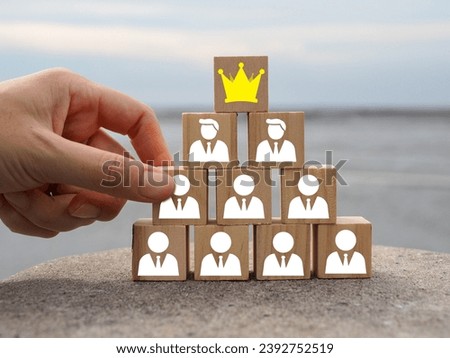 Man icon with crown on wooden block, business success leader
