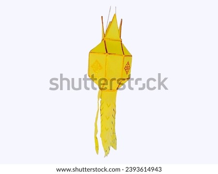 The white background in the picture is a lantern made of bamboo and yellopaper decorated with a gold-lined border. Candles are lit in the lanterns used to decorate the Thai Loy Krathong Festival durin