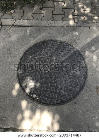 background round drain cover Sunlight reflection