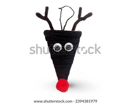 Handwoven ornament shaped like a reindeer head, adding rustic charm to your Christmas tree. Crafted from rich brown yarn