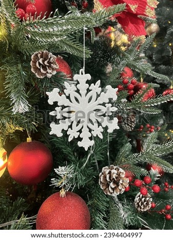 Snowflake ornaments for rustic and woodland-themed Christmas trees