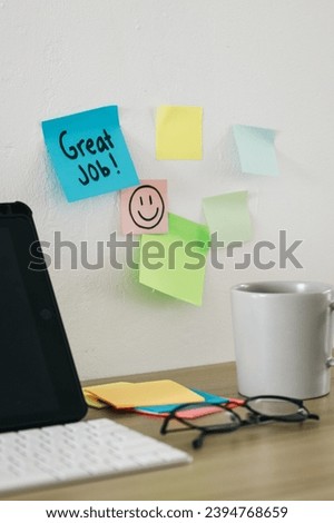 Great Job text written on sticky notes on office desk