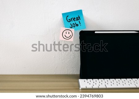 Sticky notes with Great Job text on office desk