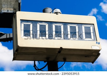 Ddriver operated self weigh weighbridge readout display showing 0 kgs Royalty-Free Stock Photo #2395053915