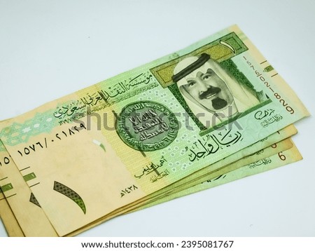 Saudi currency with a nominal value of 1 Riyal. There is a photo of King Salman seen from the bottom left angle.