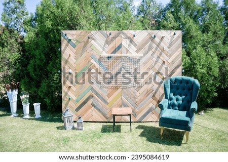 Beautiful display wall for a wedding featuring a chevron pattern made with reclaimed wood as a wonderful photo backdrop. Rustic chevron wedding backdrop made from reclaimed wood.