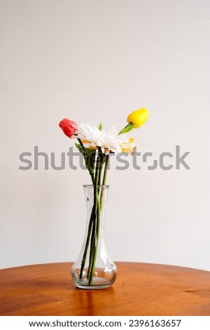 Many colors of fake flowers are homemade and sell well. Processed in a vintage style, put in a vase and set on a wooden table. Coffee shop decoration, restaurant decoration, home decoration