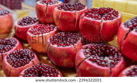 picture of blackberry that were peeled and cut very well Ready to eat Makes it easy to eat This type of fruit is bright red. It is called ruby.
