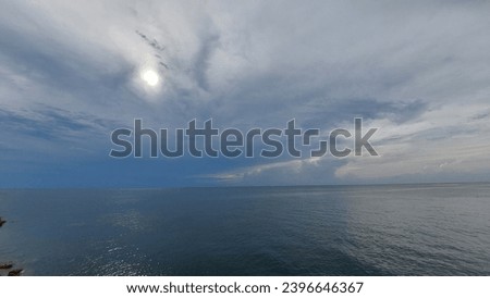 Silhouette view of sun light shinning through the shade of sky  and cloud, over the sea