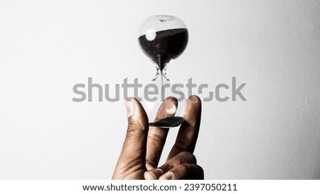 Old Time, hour glass, Time, Hour glass in hand, Beautiful Hour Glass in hand, Glass, Simple Time, Fast, Quick, Repine  