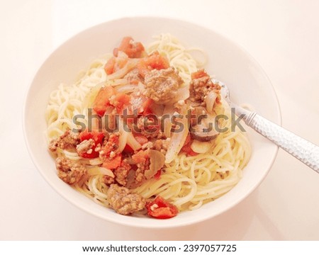 Spaghetti with Tomatoes, Beef, Onions and Mushrooms	