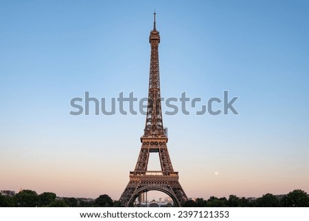 Eiffel tower Paris picture in HD 4k resolution for videos and biography