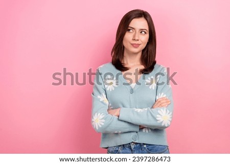 Photo of suspicious young lady hold arms folded not trust news wear cardigan jeans isolated pink color background