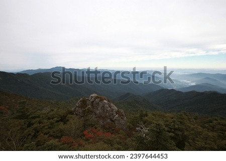 This picture shows the autumn scenery of Mt. Jirisan.