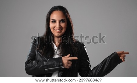 Young woman points to the right - studio photography